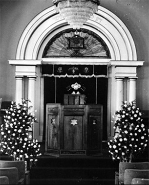1961 photo of the interior of Rodoph Sholom Synagogue